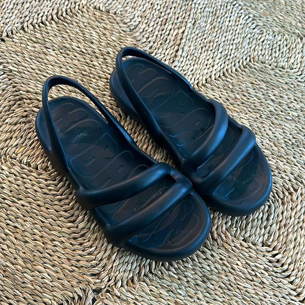 Camper Kobarah Black Sandal. SZ.9 LIKE NEW - WORN ONCE